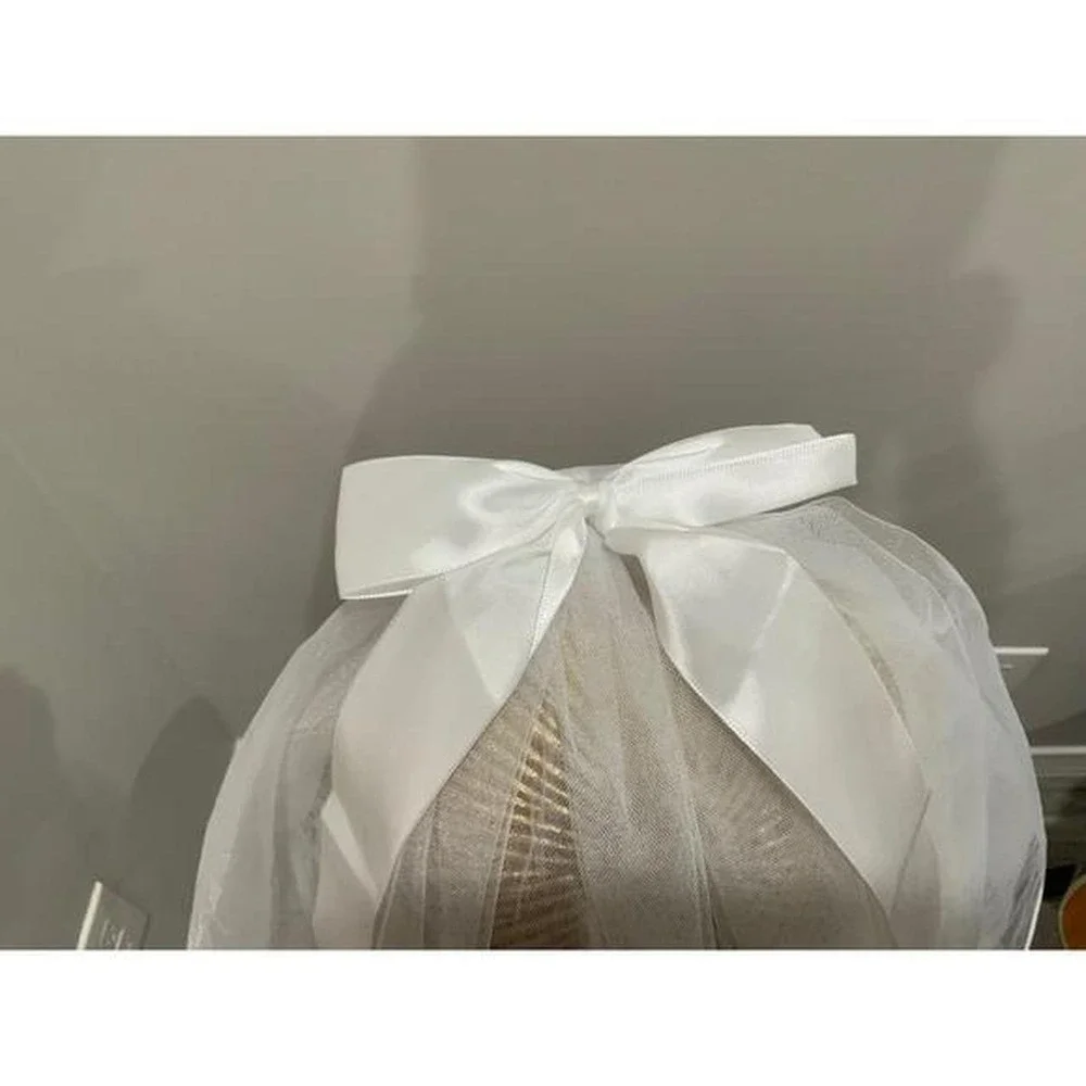 White Tulle Two Tier Bridal Veil with Satin Ribbon Bow and Edge Trim 22in